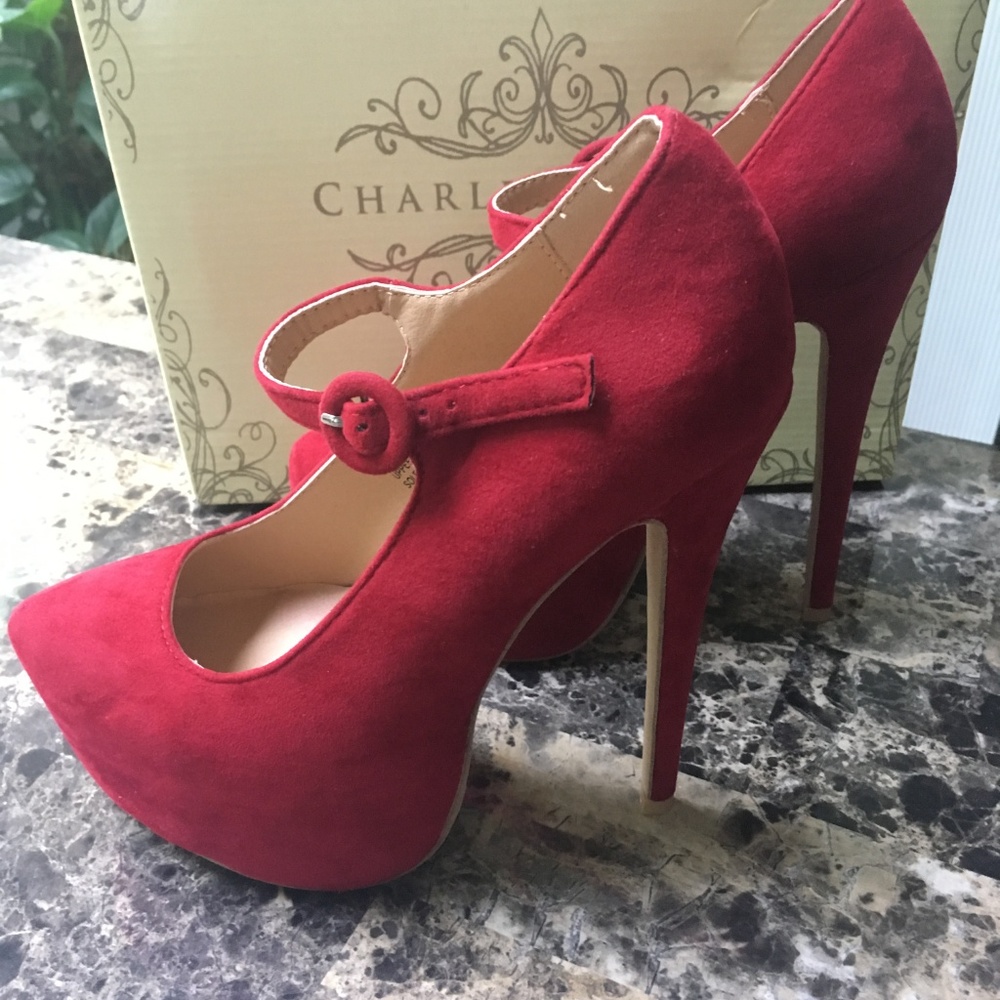 Red Pumps - Picture 6 of 8